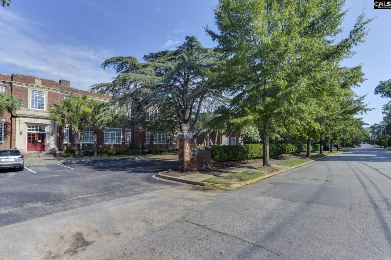 705 Maple Street Photo 33