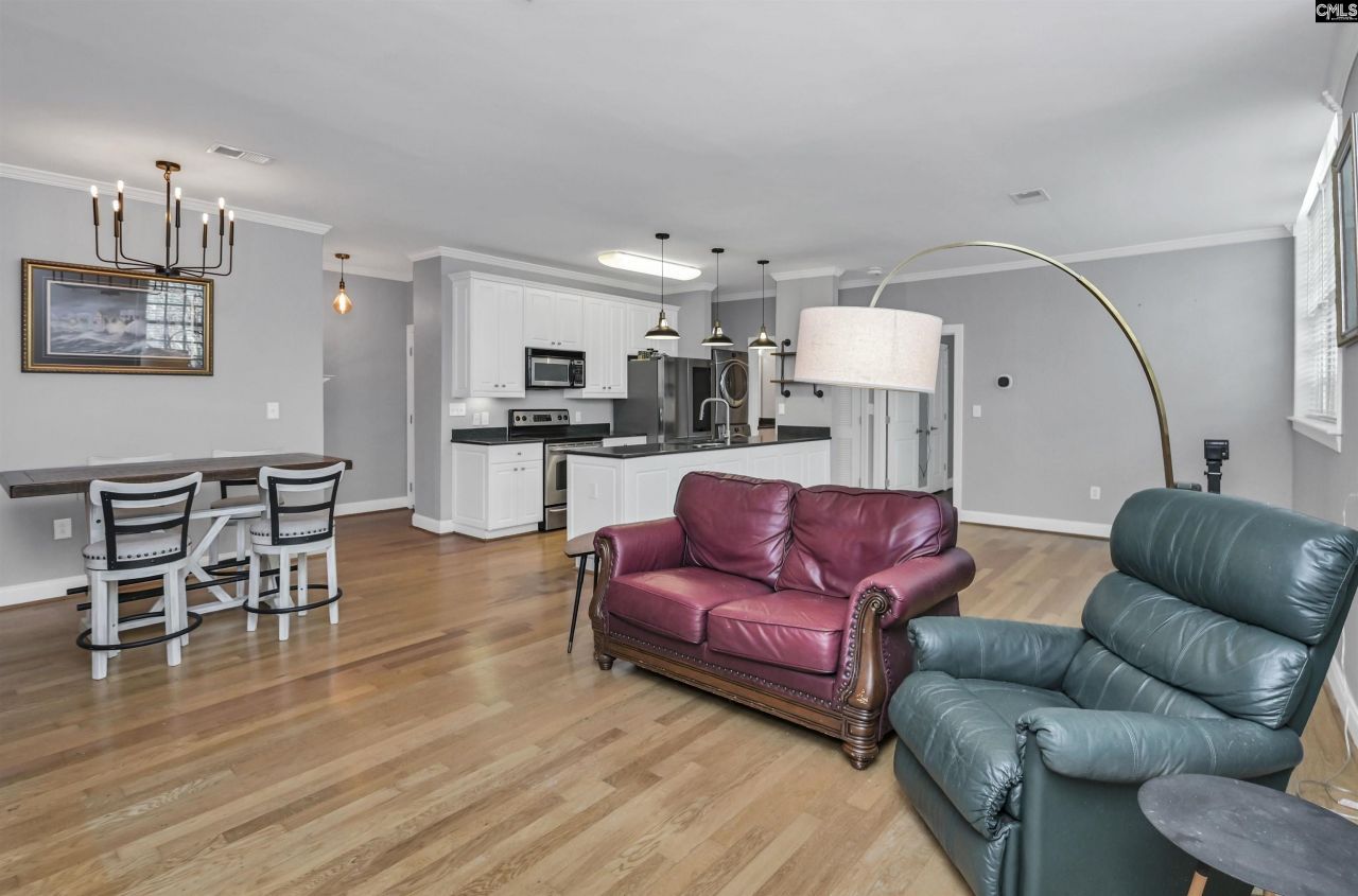 705 Maple Street Photo 4