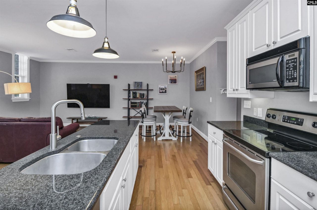 705 Maple Street Photo 8