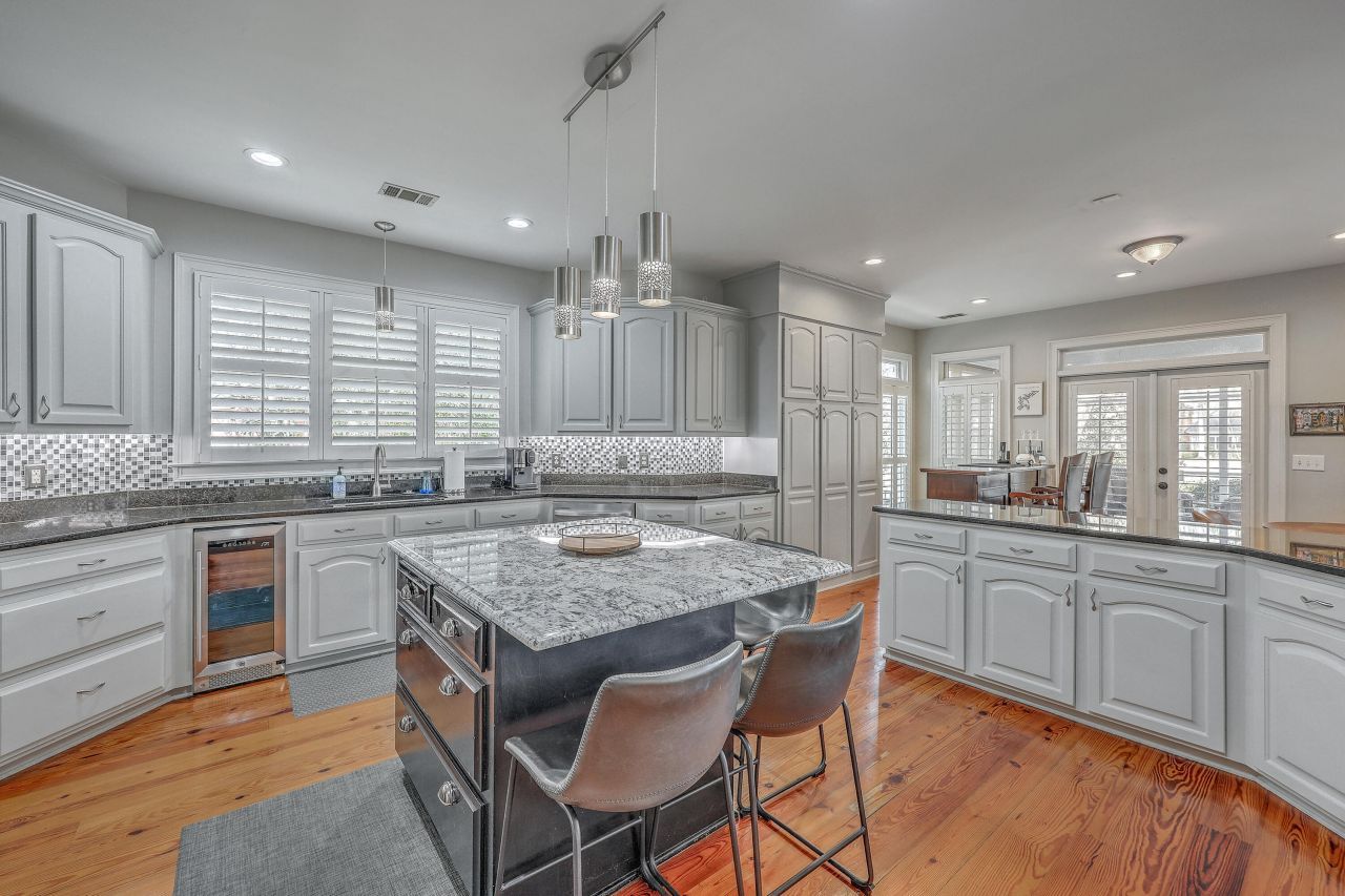 8600 Timbermarsh Lane Photo 17