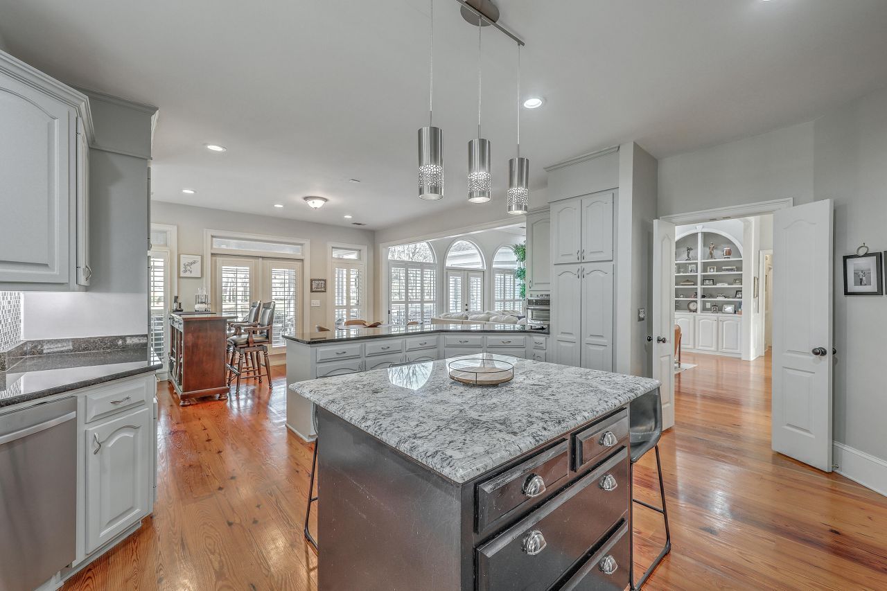 8600 Timbermarsh Lane Photo 19