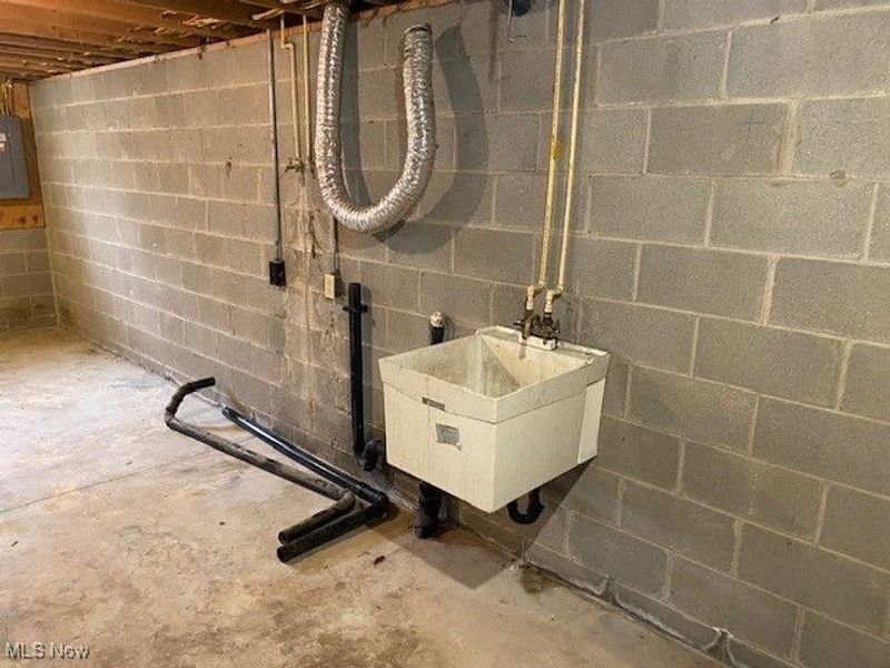 515 Flamos Circle NE, Canton, OH 44704 Photo 10