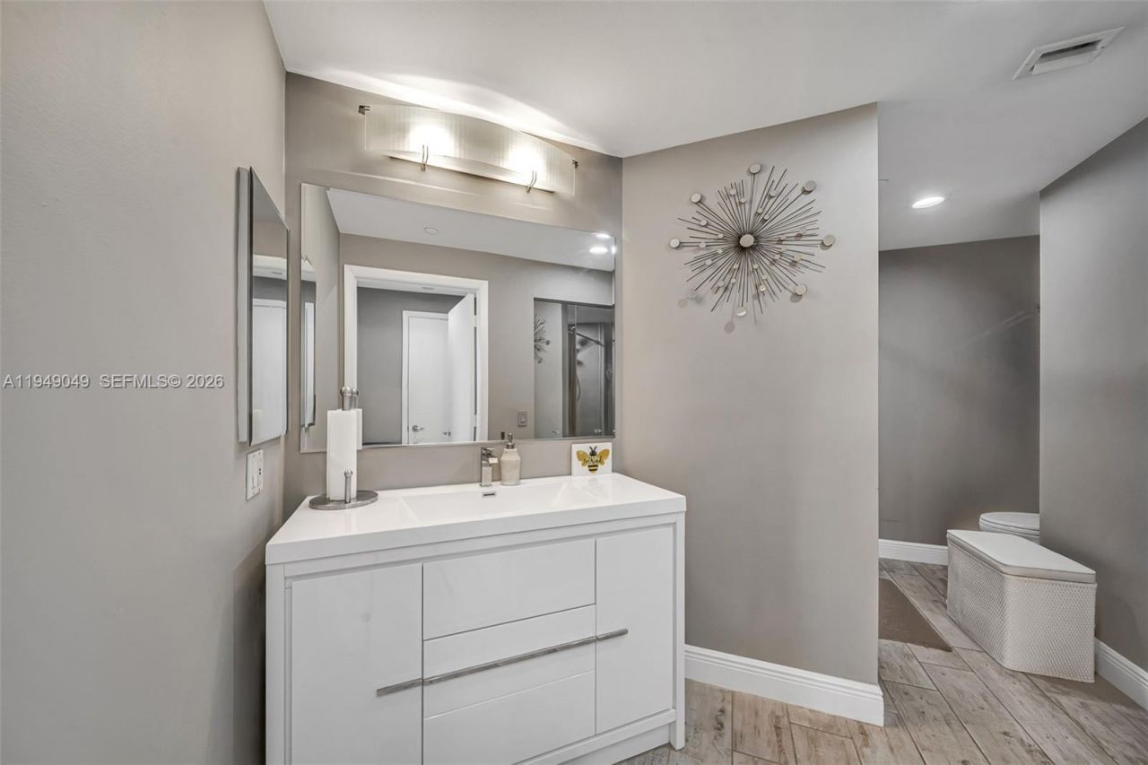 21150 Point Pl, Unit 702, Aventura, FL 33180 Photo