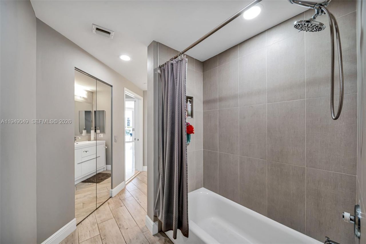 21150 Point Pl, Unit 702, Aventura, FL 33180 Photo