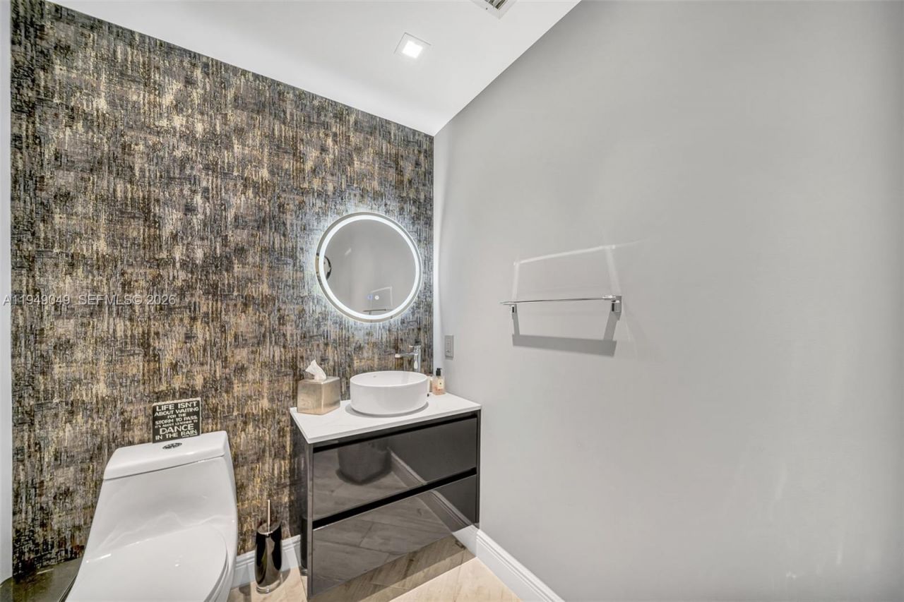 21150 Point Pl, Unit 702, Aventura, FL 33180 Photo