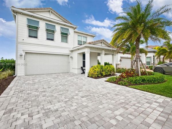 10752 Northbrook Cir, Palm Beach Gardens, FL 33412
