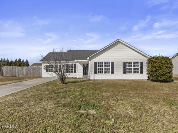 107 Airleigh Place, Richlands, NC 28574