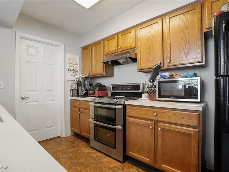 8690 Foxwood Circle, Macedonia, OH 44056 Photo 11