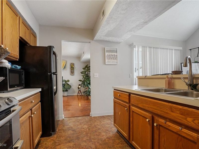 8690 Foxwood Circle, Macedonia, OH 44056 Photo 13