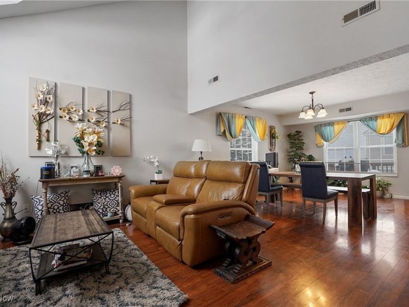 8690 Foxwood Circle, Macedonia, OH 44056 Photo 3