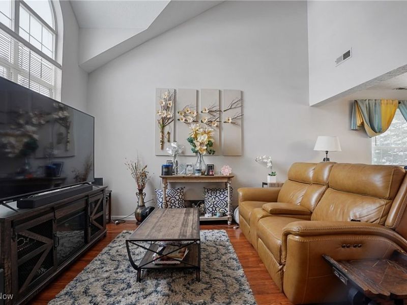 8690 Foxwood Circle, Macedonia, OH 44056 Photo 4