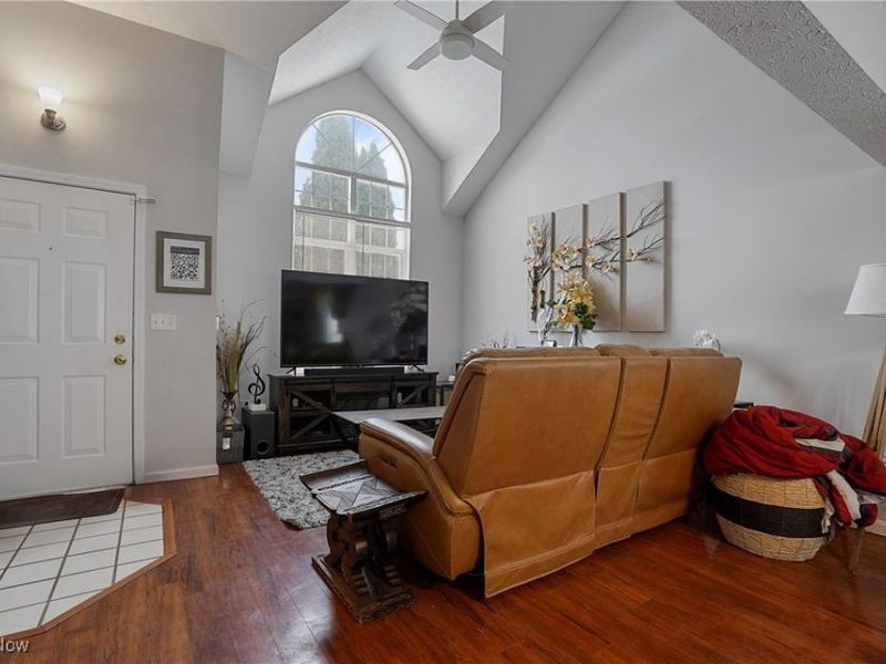 8690 Foxwood Circle, Macedonia, OH 44056 Photo 5