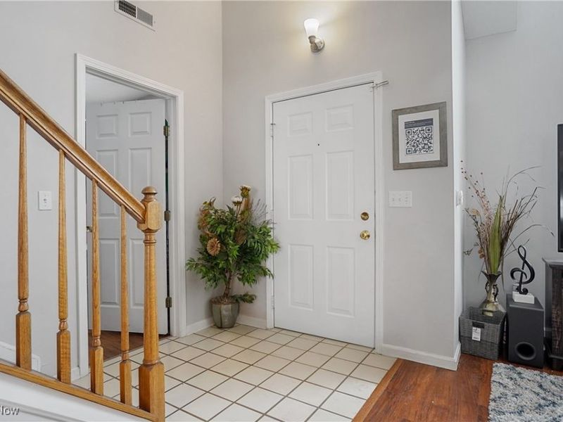 8690 Foxwood Circle, Macedonia, OH 44056 Photo 6