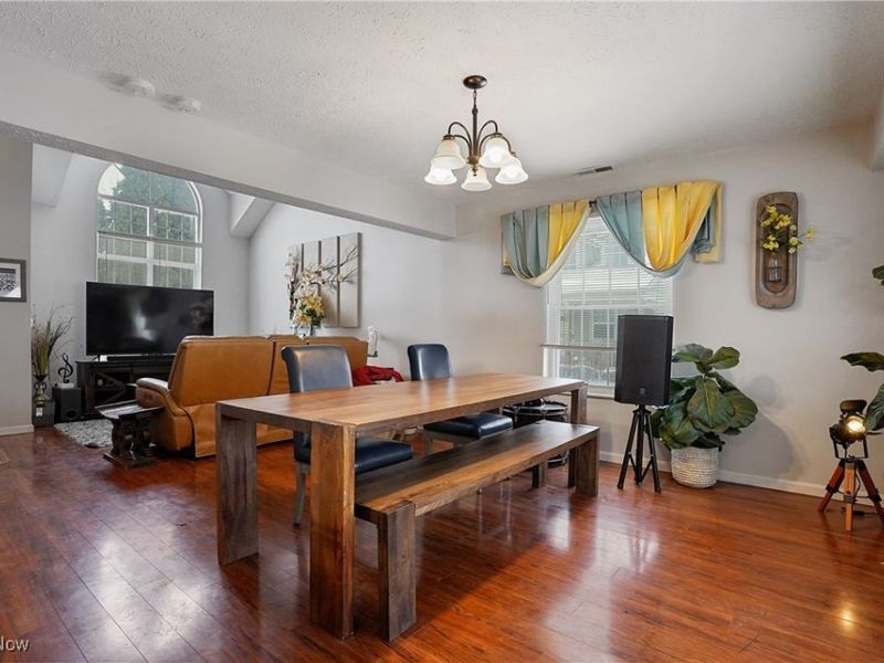 8690 Foxwood Circle, Macedonia, OH 44056 Photo 8