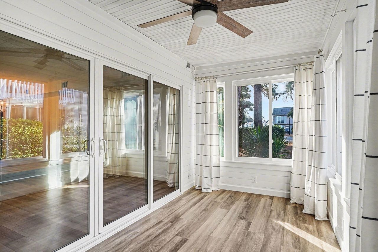 946 Villa Dr. Photo 11