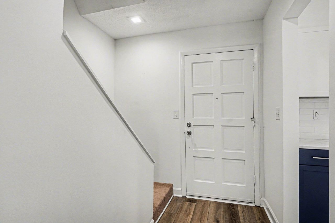 946 Villa Dr. Photo 13