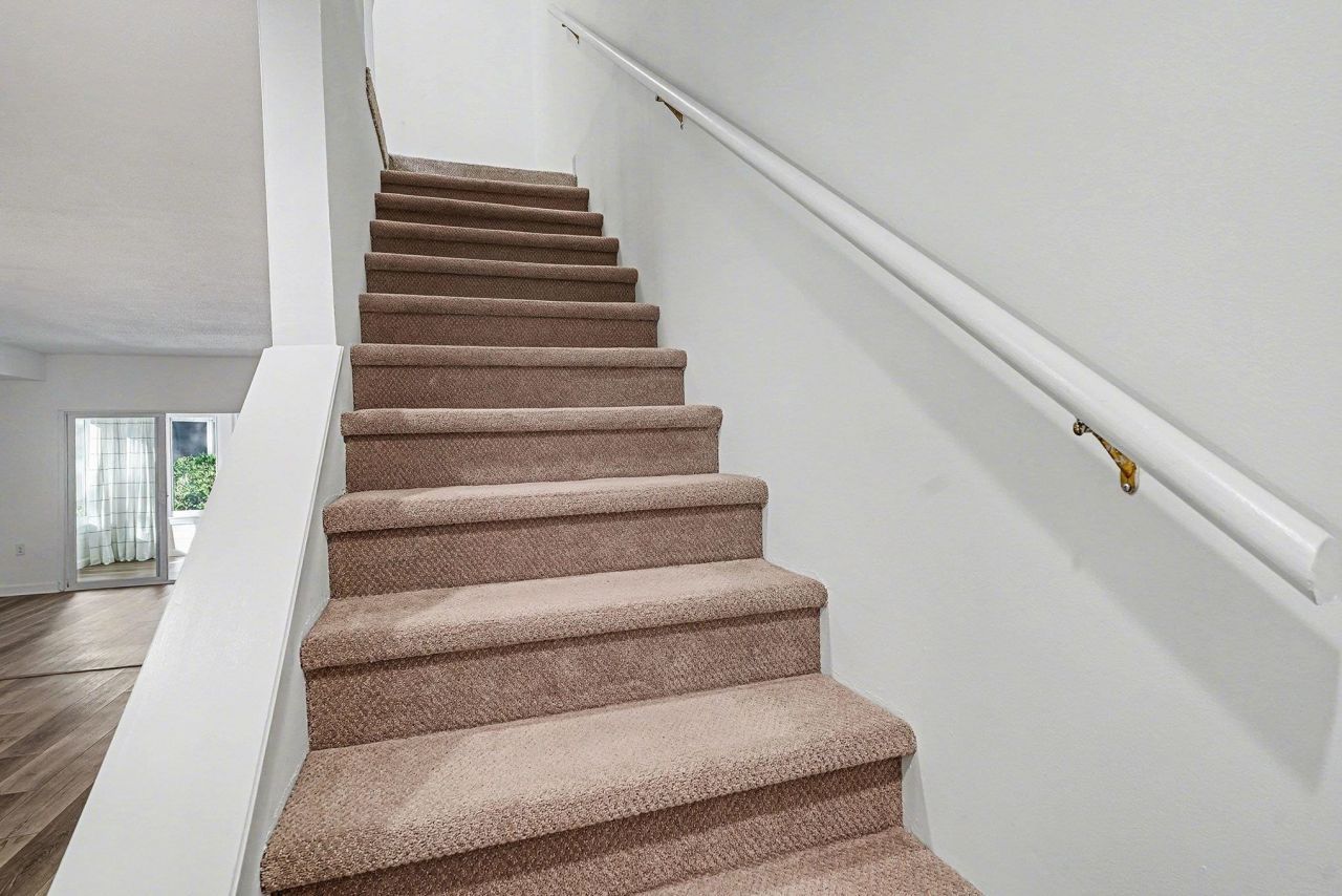 946 Villa Dr. Photo 14