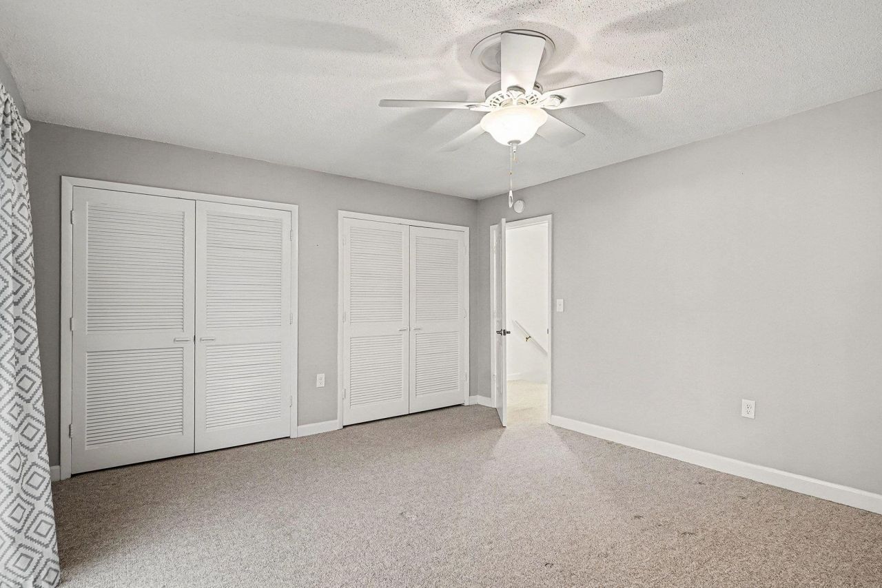 946 Villa Dr. Photo 16