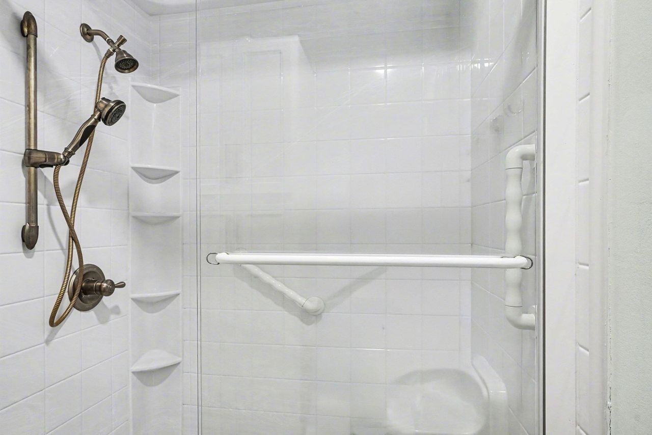 946 Villa Dr. Photo 19