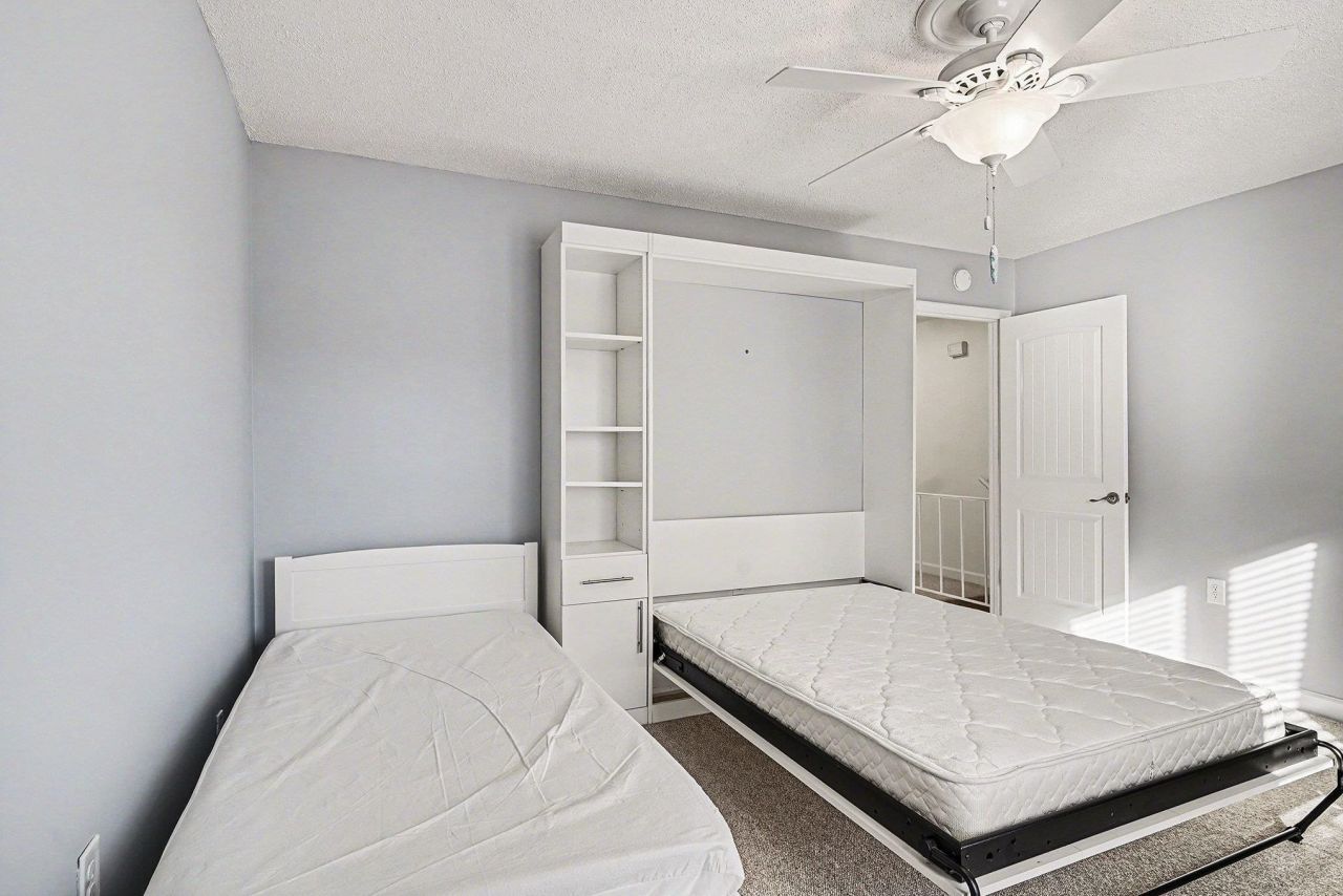 946 Villa Dr. Photo 20