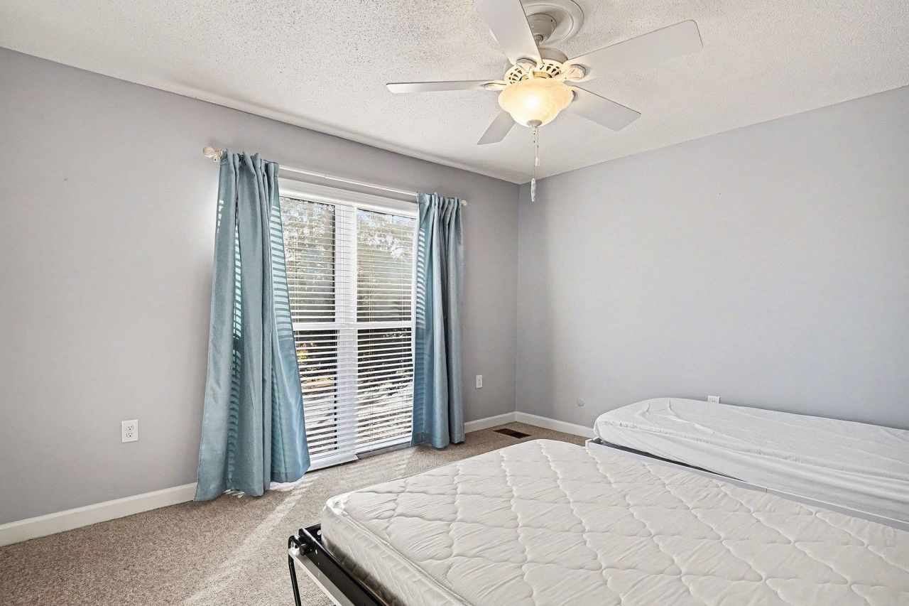 946 Villa Dr. Photo 21