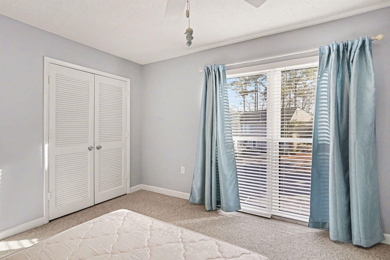 946 Villa Dr. Photo 22