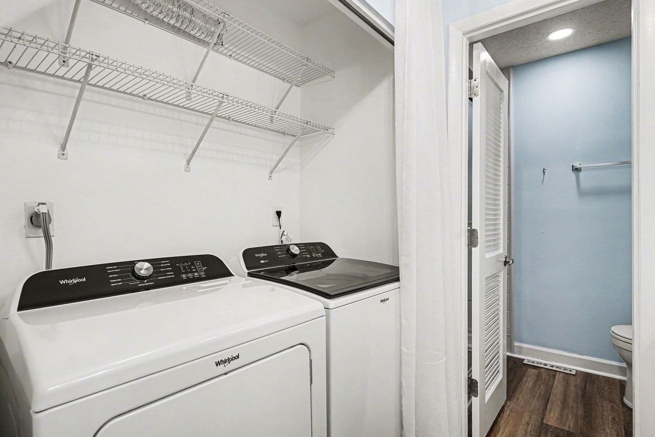 946 Villa Dr. Photo 23