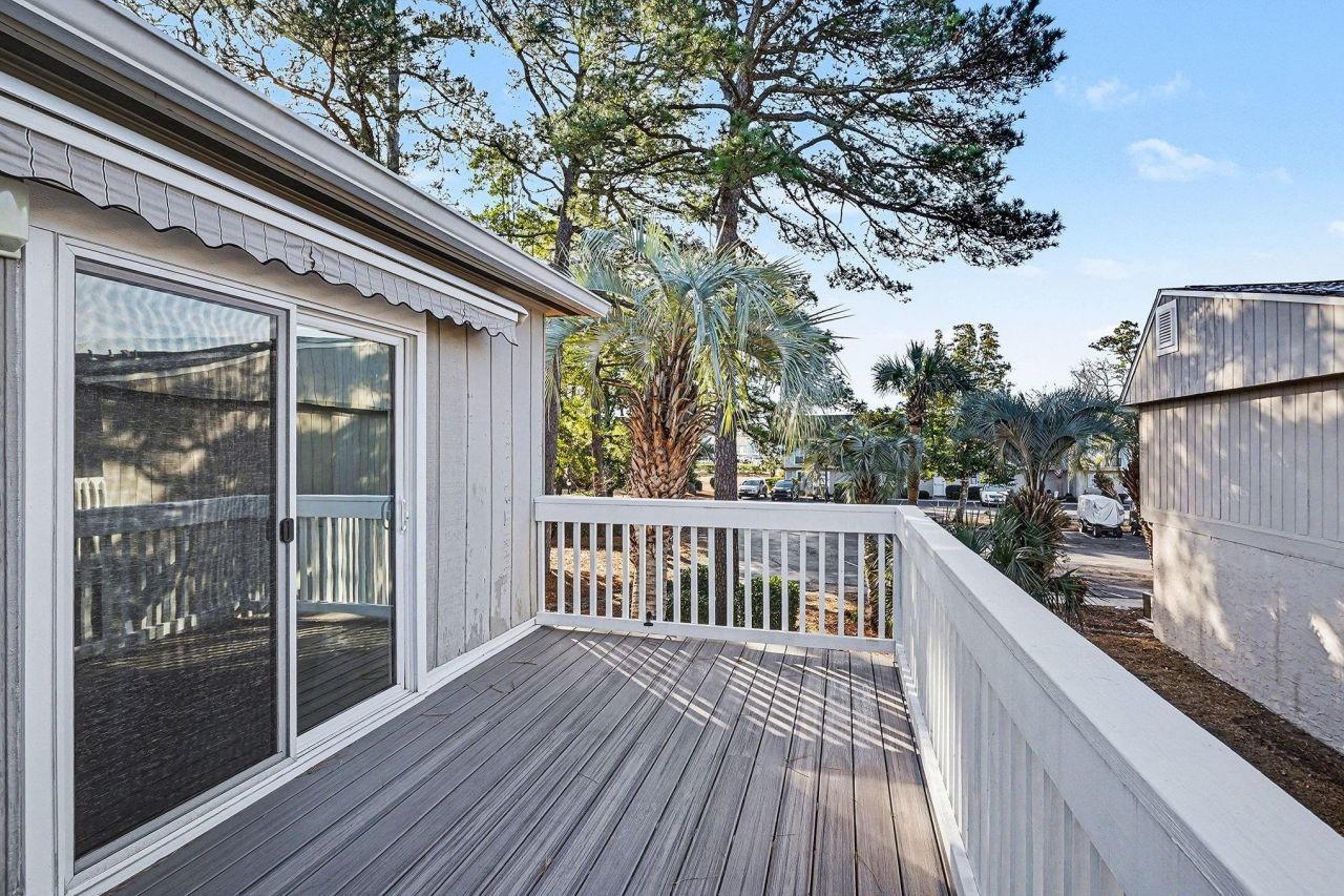 946 Villa Dr. Photo 24