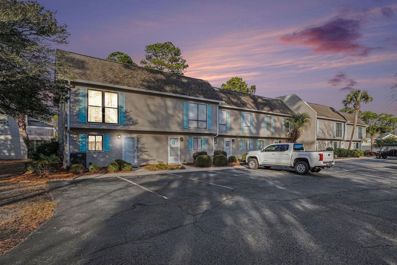 946 Villa Dr. Photo 31