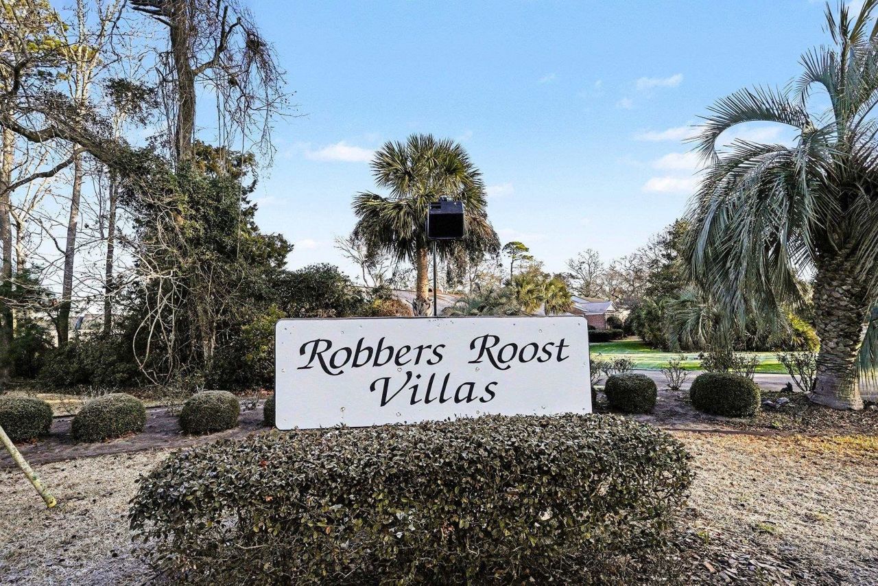 946 Villa Dr. Photo 32