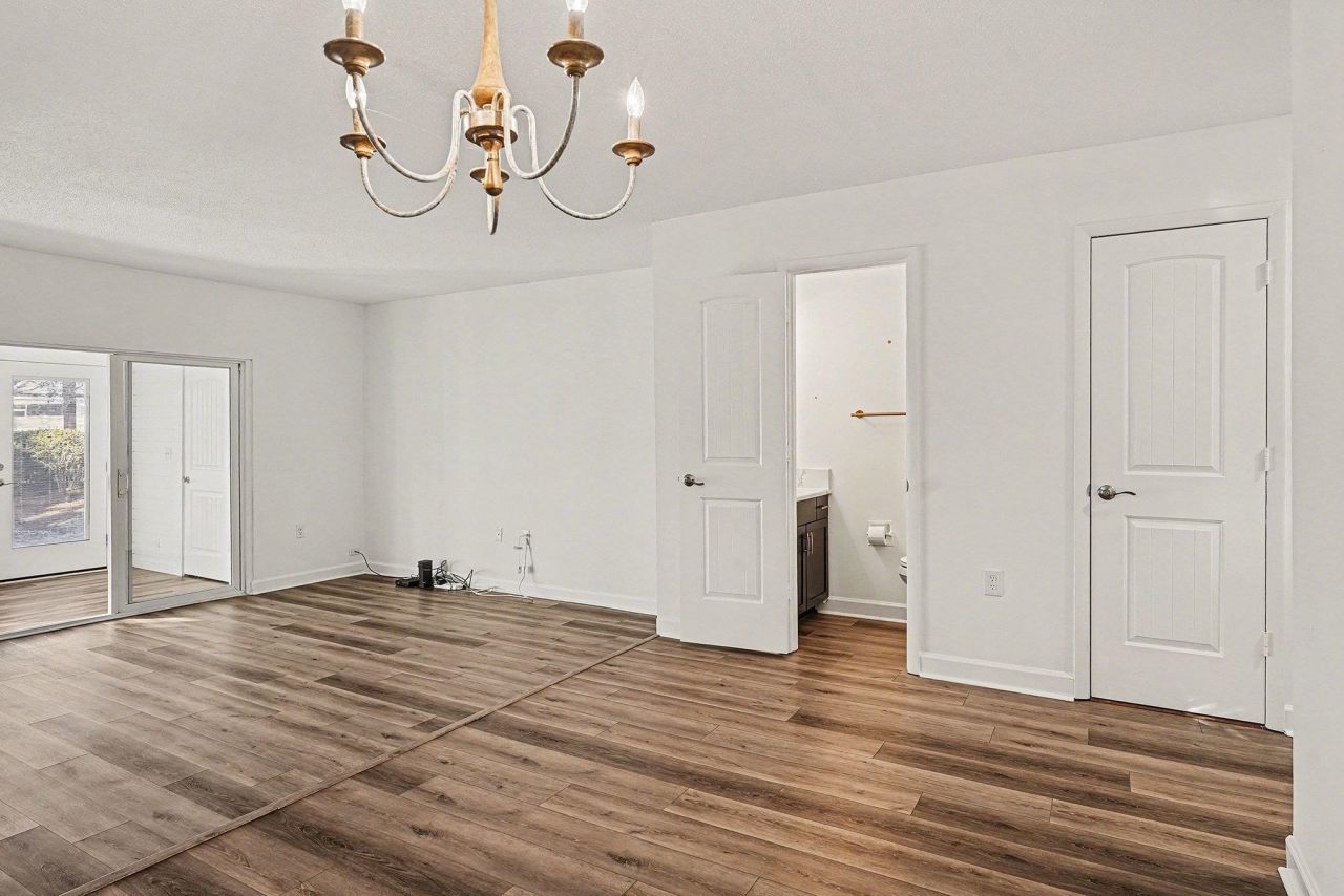 946 Villa Dr. Photo 4