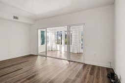 946 Villa Dr. photo 4