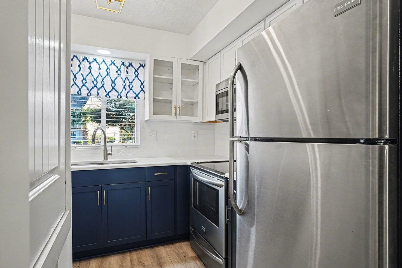 946 Villa Dr. Photo 9