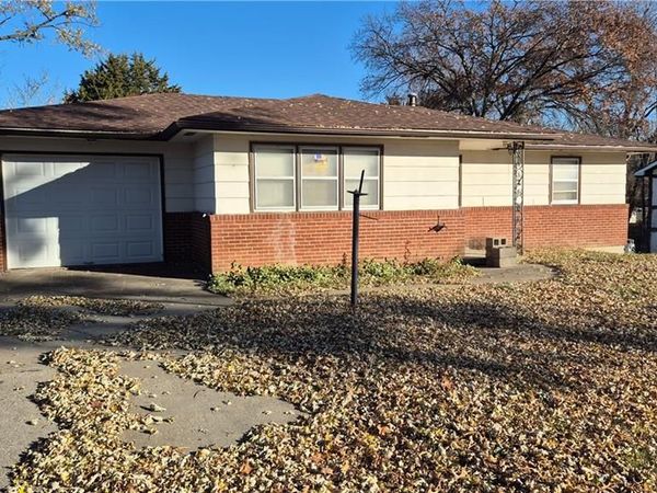 1905 S Broadway Street, Leavenworth, KS 66048