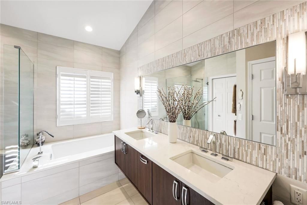 27030 Lake Harbor Ct, Unit 202, Bonita Springs, FL 34134 Photo