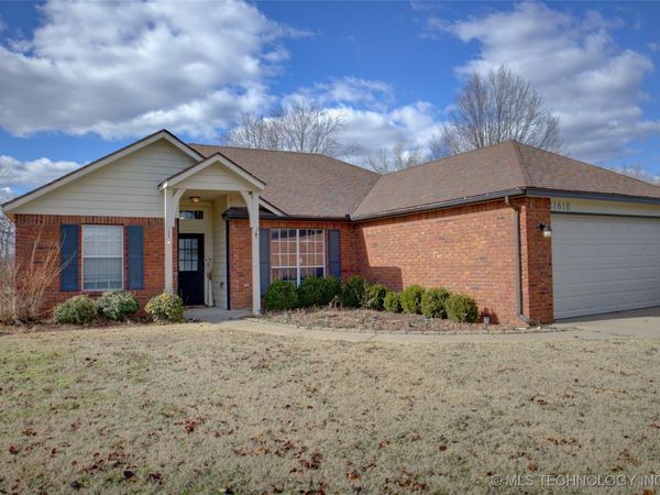 11610 N 109th Place E, Collinsville, OK 74021