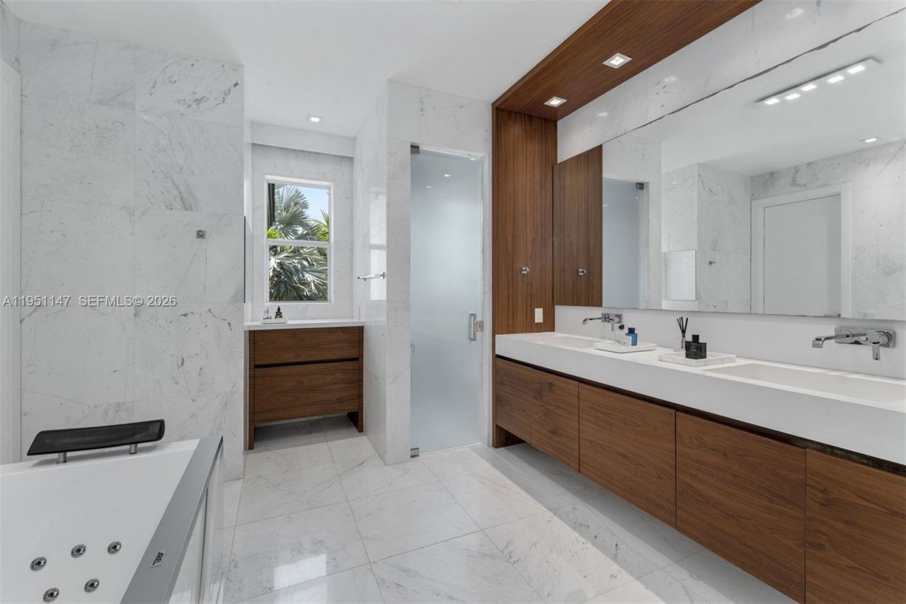 229 Golden Beach Dr , Golden Beach, FL 33160 Photo