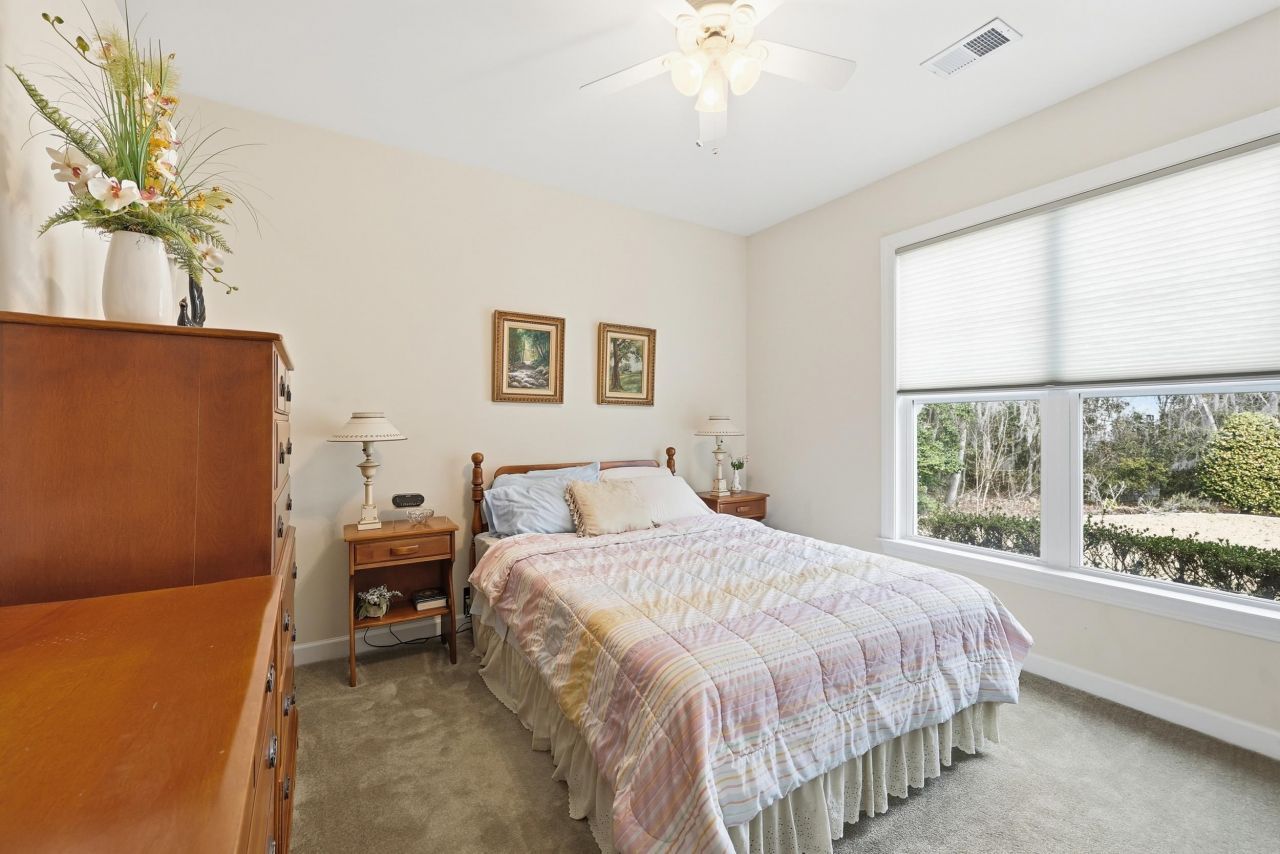 160 Three Oak Ln. Photo 14