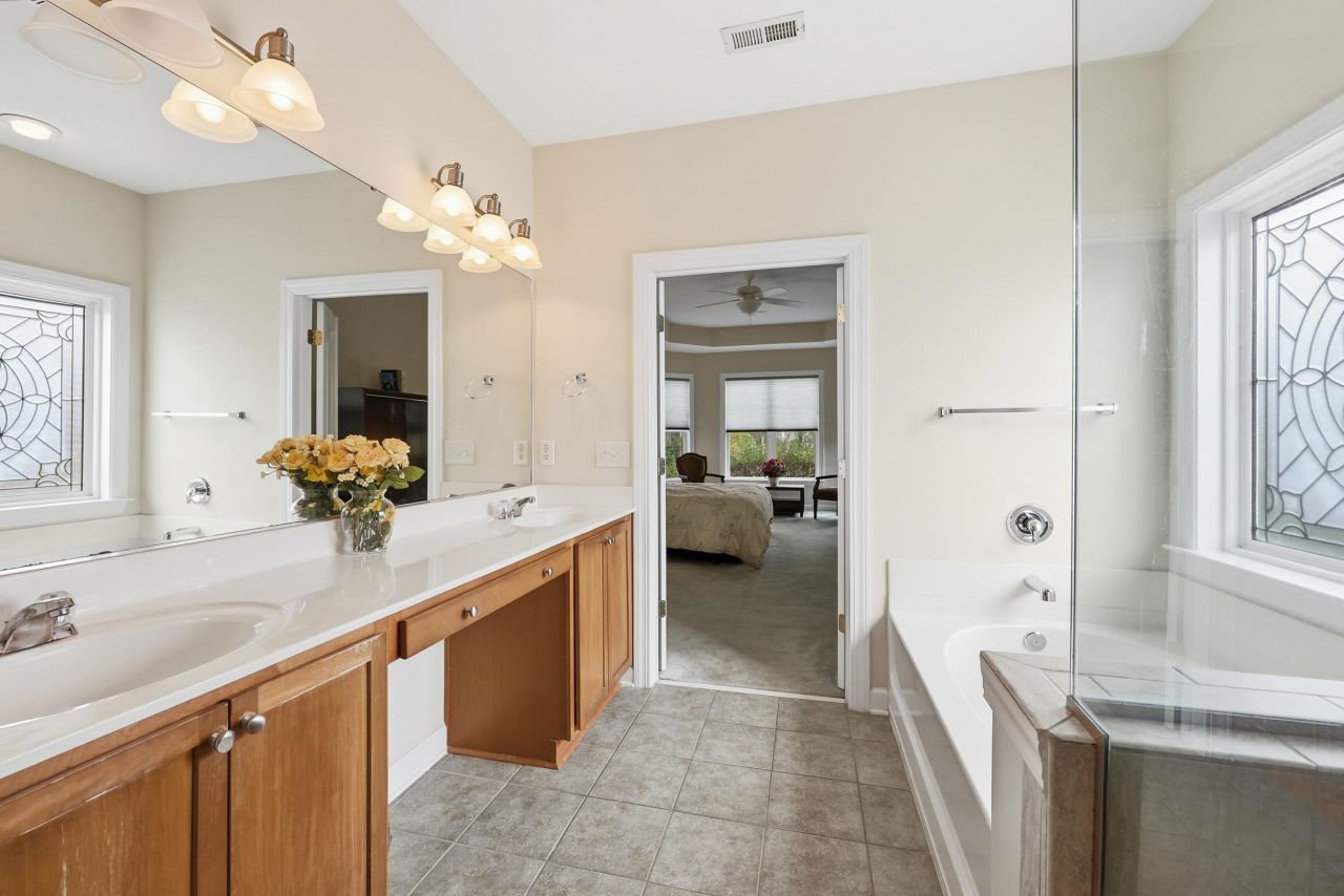 160 Three Oak Ln. Photo 16