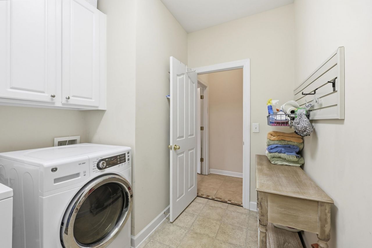 160 Three Oak Ln. Photo 23