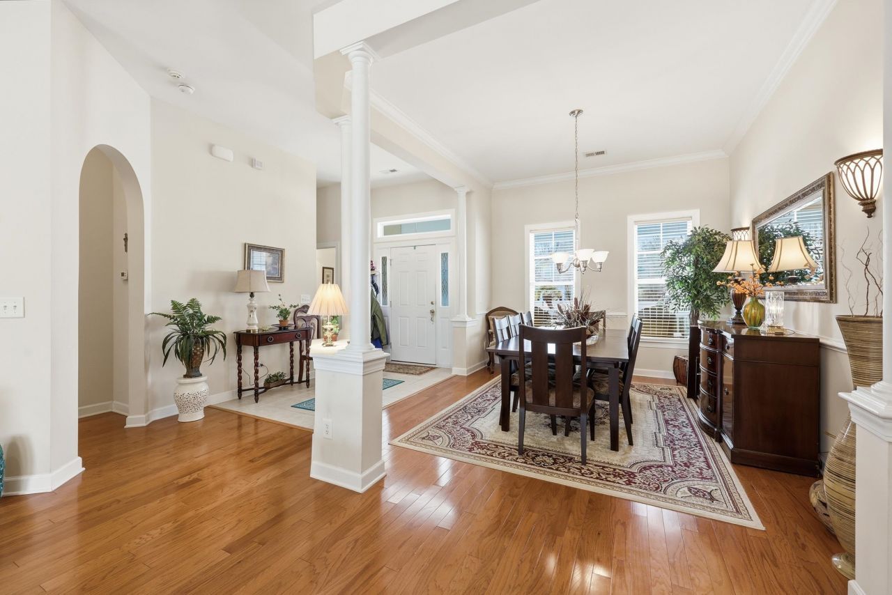 160 Three Oak Ln. Photo 6