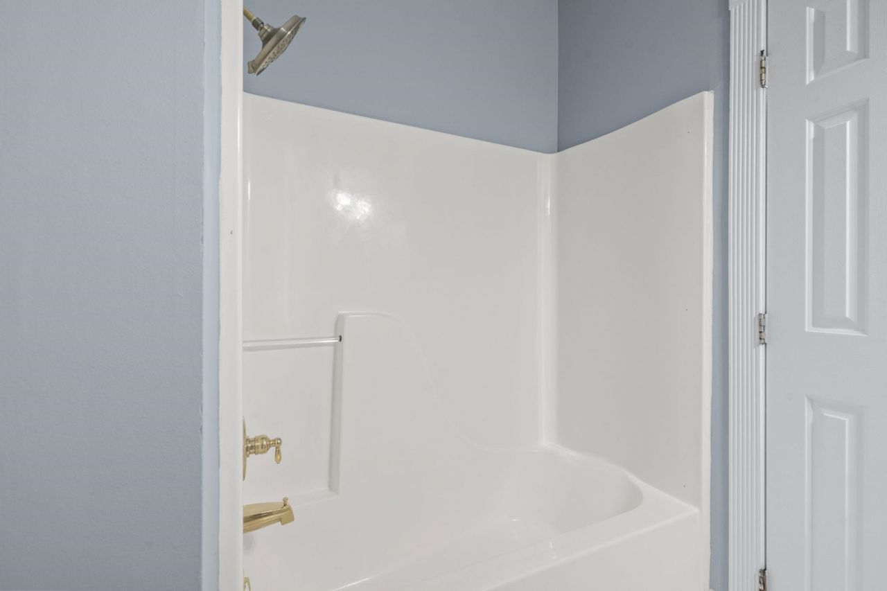 694 Riverwalk Dr. Photo 11