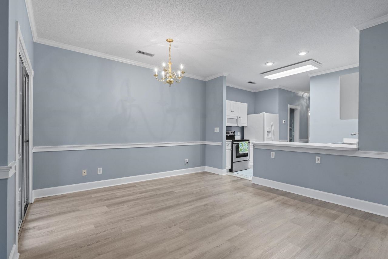 694 Riverwalk Dr. Photo 18