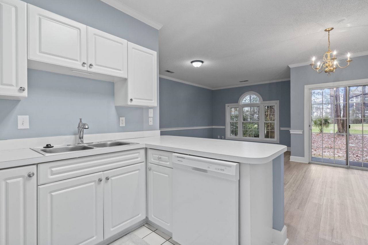 694 Riverwalk Dr. Photo 22