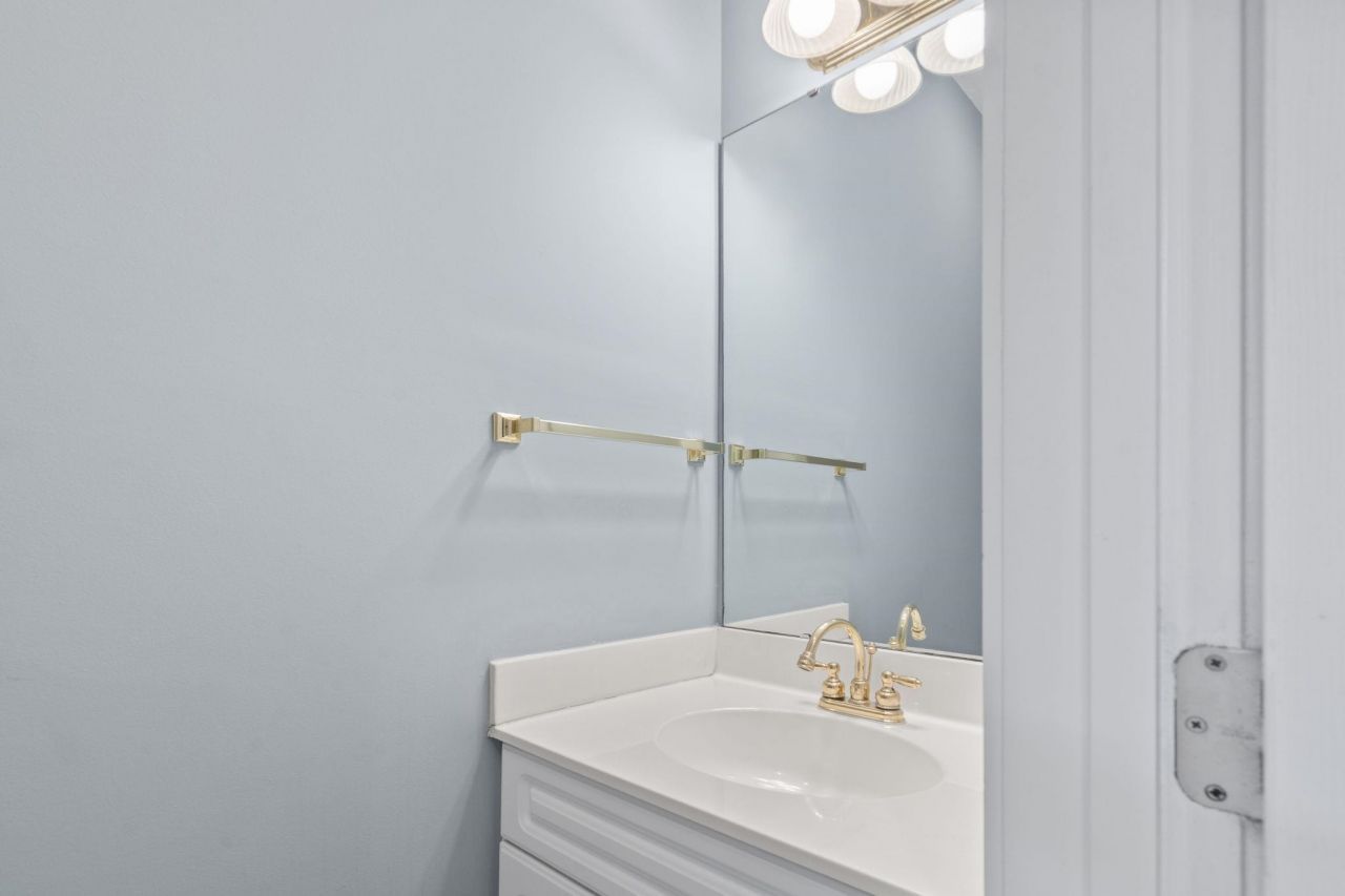 694 Riverwalk Dr. Photo 6