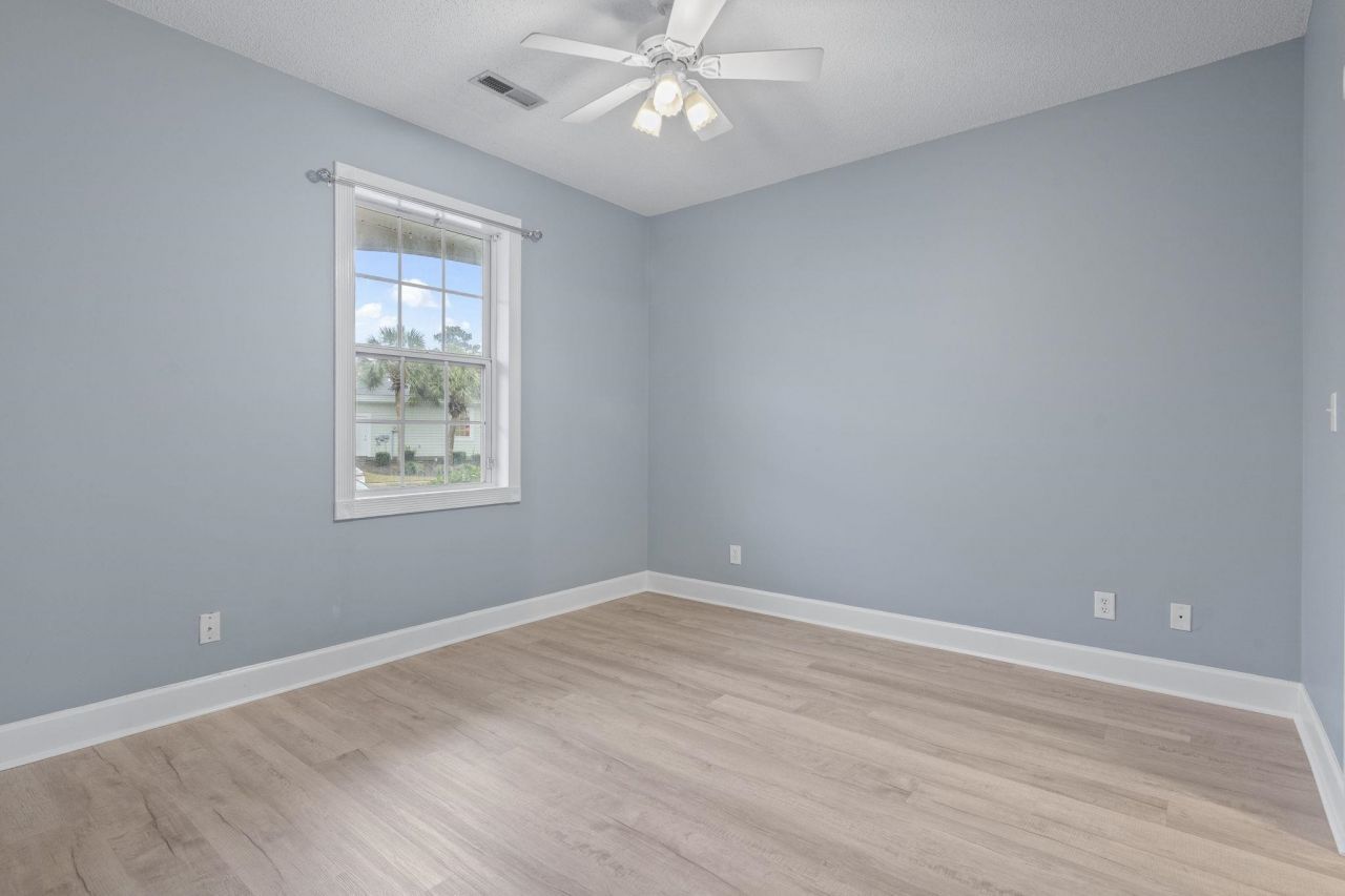 694 Riverwalk Dr. Photo 8