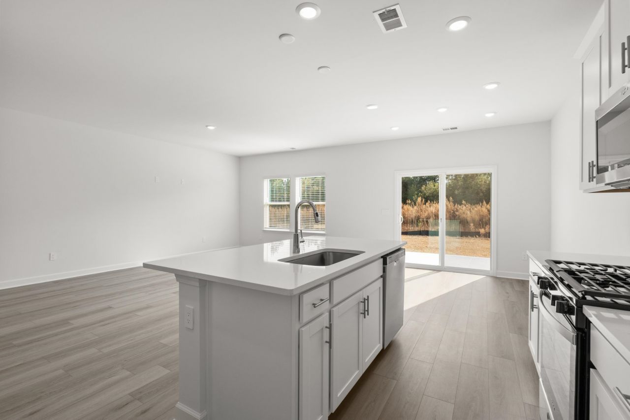 1024 Lauryn Oak Loop Photo 15