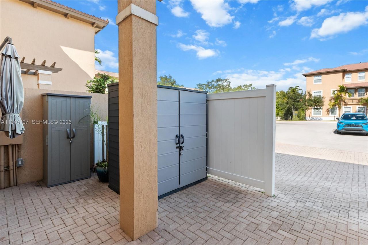 14725 SW 11th St, Pembroke Pines, FL 33027 Photo