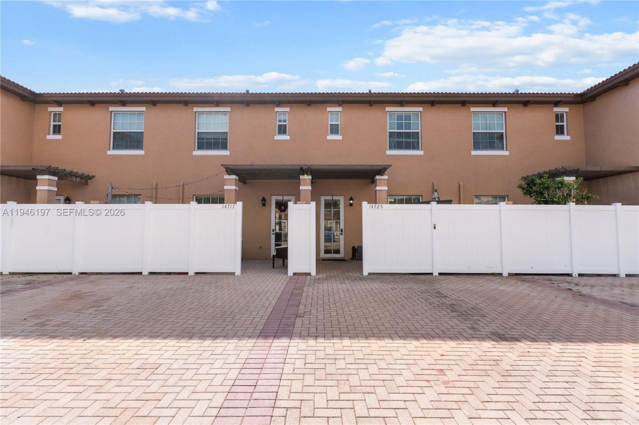 14725 SW 11th St, Pembroke Pines, FL 33027 Photo