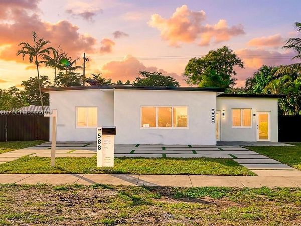 588 Palmetto Dr, Miami Springs, FL 33166